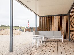 Comfy Lodge with 2 Bathrooms near Beach