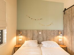 Comfy Lodge with 2 Bathrooms near Beach