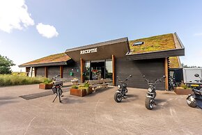 Comfy Lodge with 2 Bathrooms near Beach