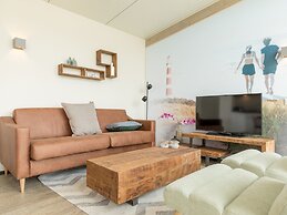 Comfy Lodge with 2 Bathrooms near Beach