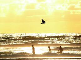 Modern Lodge With 2 Bathrooms, Near the Beach