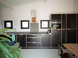 Modern Lodge With 2 Bathrooms, Near the Beach