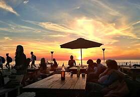 Modern Lodge With 2 Bathrooms, Near the Beach