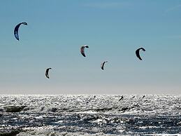 Modern Lodge With 2 Bathrooms, Near the Beach