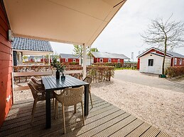 Beautiful Lodge at the Lake and Beach