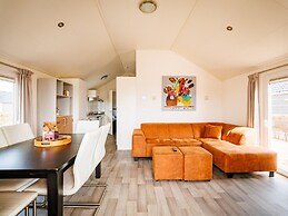 Beautiful Lodge at the Lake and Beach