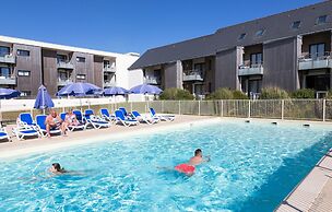 Seafront Apartment With Pool