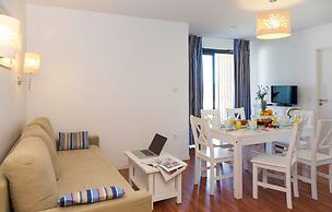 Seafront Apartment With Pool