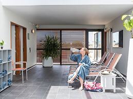 Seafront Apartment With Pool