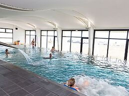Seafront Apartment With Pool