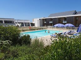 Seafront Apartment With Pool