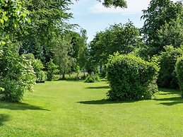 Cottage With Garden, Near Fishing Pond