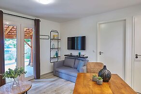 Holiday Home in Mauroux With Pools & Vineyards