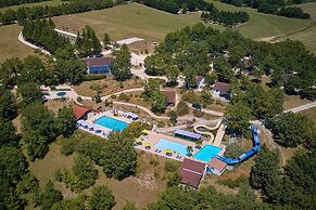 Holiday Home in Mauroux With Pools & Vineyards