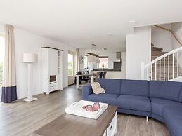 Holiday Home With Private Jetty on Water