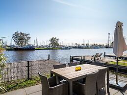 Holiday Home With Private Jetty on Water