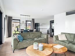 Holiday Home With Private Jetty on Water