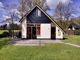 Cozy Holiday Home with Bubble Bath near Zwolle