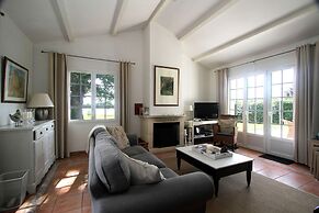 Villa With Garden Near Beautiful Golf Course