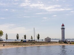 Luxury Apartment With Combi Microwave, Near Rockanje