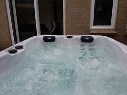 Holiday Home With a Jacuzzi, 20 km. From Assen