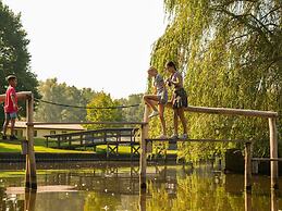 Well Furnished Mobile Home with Microwave near Water