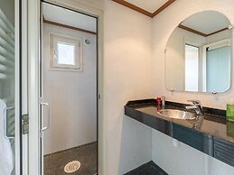 Well Furnished Mobile Home with Microwave near Water