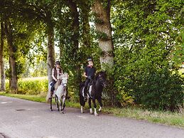 Well Furnished Mobile Home with Microwave near Water