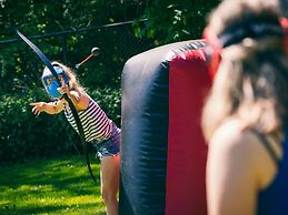 Well Furnished Mobile Home with Microwave near Water