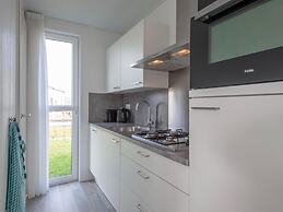 Modern Lodge With Combi-microwave, Beach at 500 m