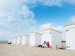 Modern Lodge With Combi-microwave, Beach at 500 m