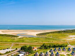Modern Lodge With Combi-microwave, Beach at 500 m