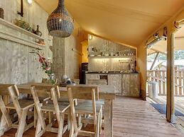 Tent Lodge With Sanitary Facilities