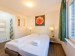 Luxurious Detached Villa With 3 Bathrooms, in De Maasduinen