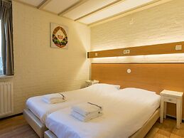 Cosy Bungalow With Microwave in the Middle of De Maasduinen