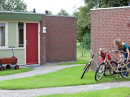 Cosy Bungalow With Microwave in the Middle of De Maasduinen