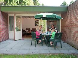 Cosy Bungalow With Microwave in the Middle of De Maasduinen
