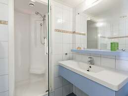 Cosy Bungalow With Microwave in the Middle of De Maasduinen