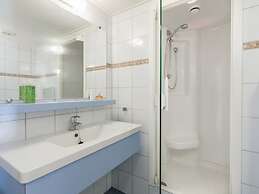 Cosy Bungalow With Microwave in the Middle of De Maasduinen