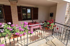 Belvilla by OYO Farmhouse With Private Pool