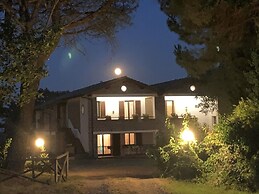 Belvilla by OYO Farmhouse With Private Pool