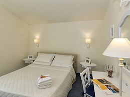 Villa with Salt Water & Heated Pool & Hot Tub near sea