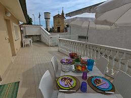 Villa with Salt Water & Heated Pool & Hot Tub near sea