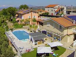 Villa with Salt Water & Heated Pool & Hot Tub near sea