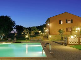 Luxury, Modern Apartment With Pool and Stunning Views