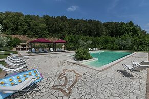 Luxury, Modern Apartment With Pool and Stunning Views