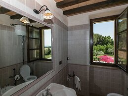 Luxury, Modern Apartment With Pool and Stunning Views