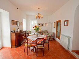 Belvilla by OYO Spacious Home With Lovely Terrace