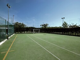 Comfy Chalet with Terrace near Sea