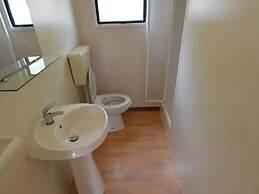 Comfy Chalet with Terrace near Sea